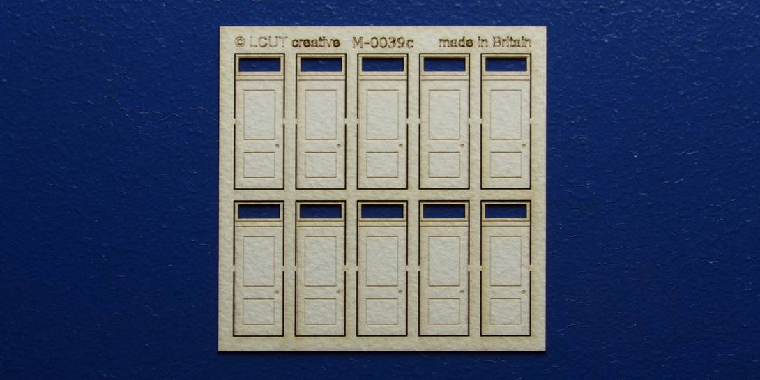 M 00-39c OO gauge kit of 10 single doors with square transom type 2 Kit of 10 single doors with square transom type 2.
